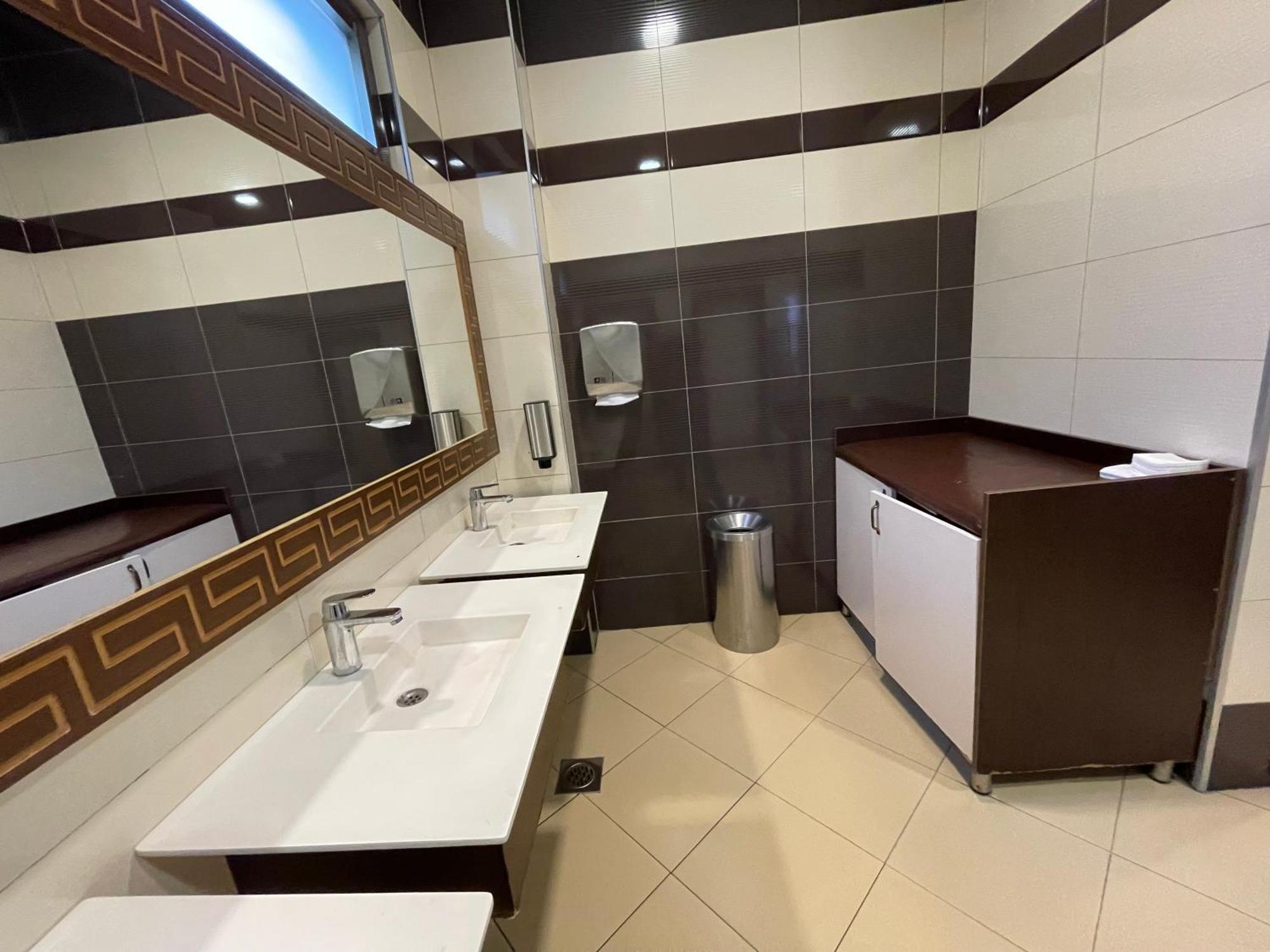 Amazona Hotel Приштина Екстер'єр фото