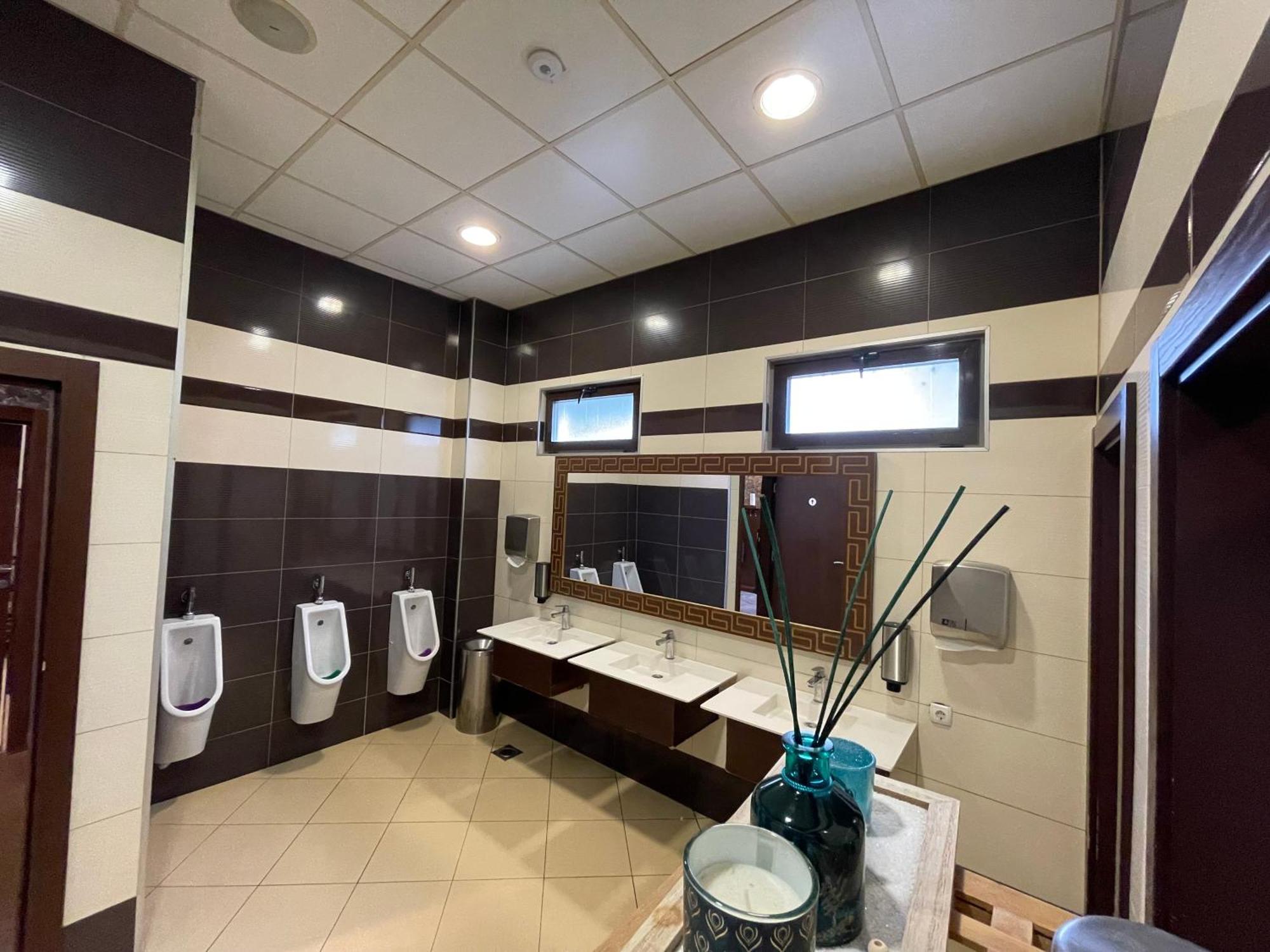 Amazona Hotel Приштина Екстер'єр фото