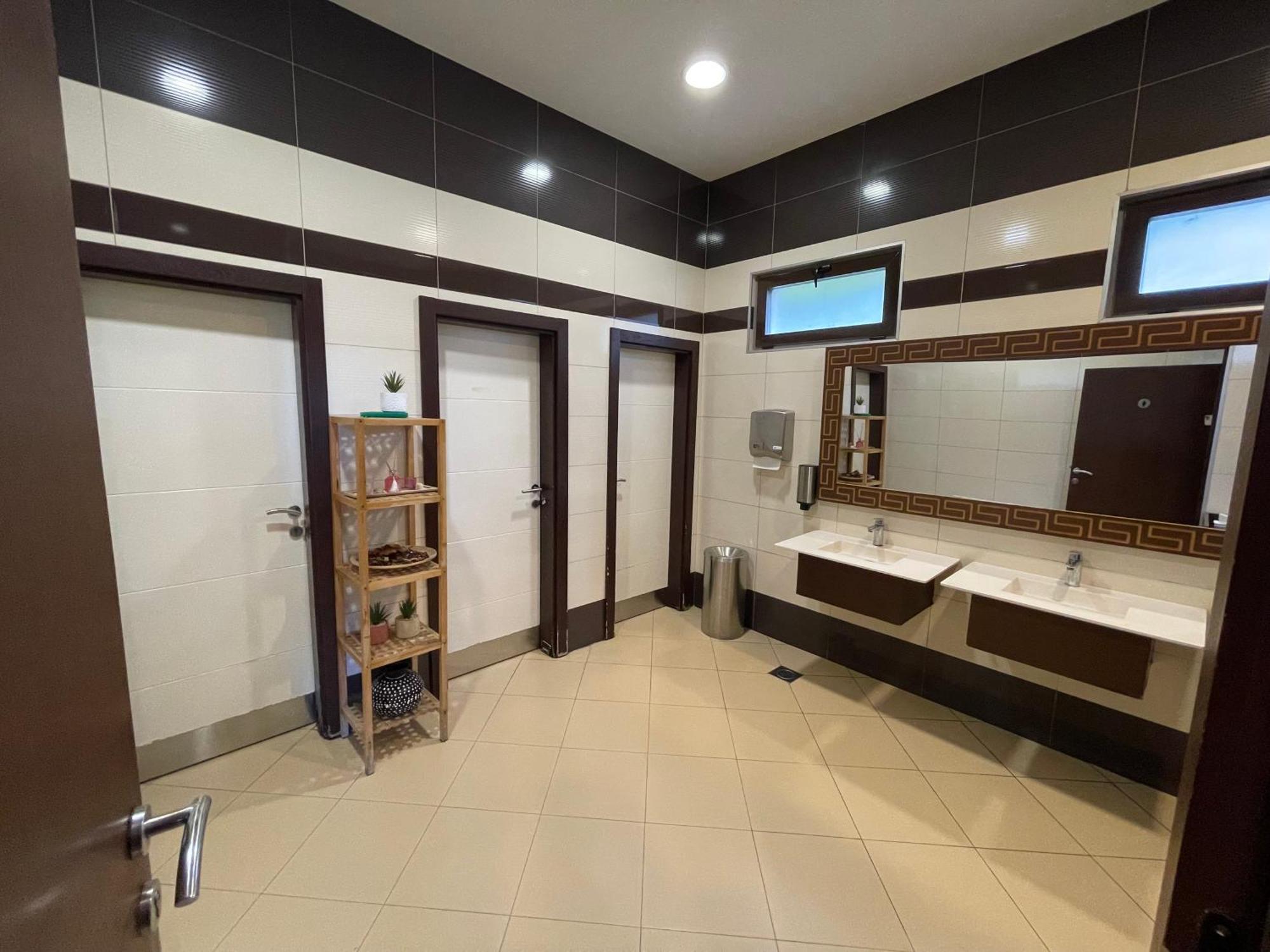 Amazona Hotel Приштина Екстер'єр фото