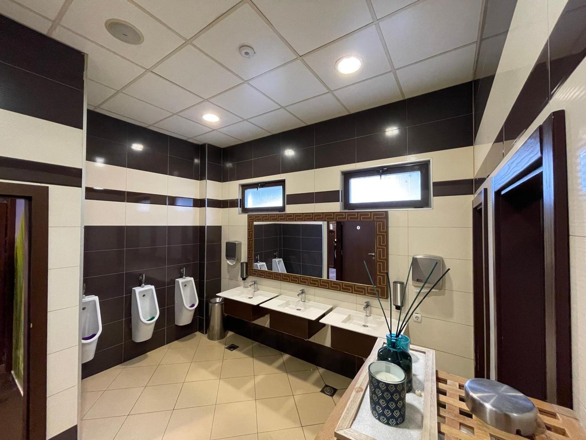Amazona Hotel Приштина Екстер'єр фото