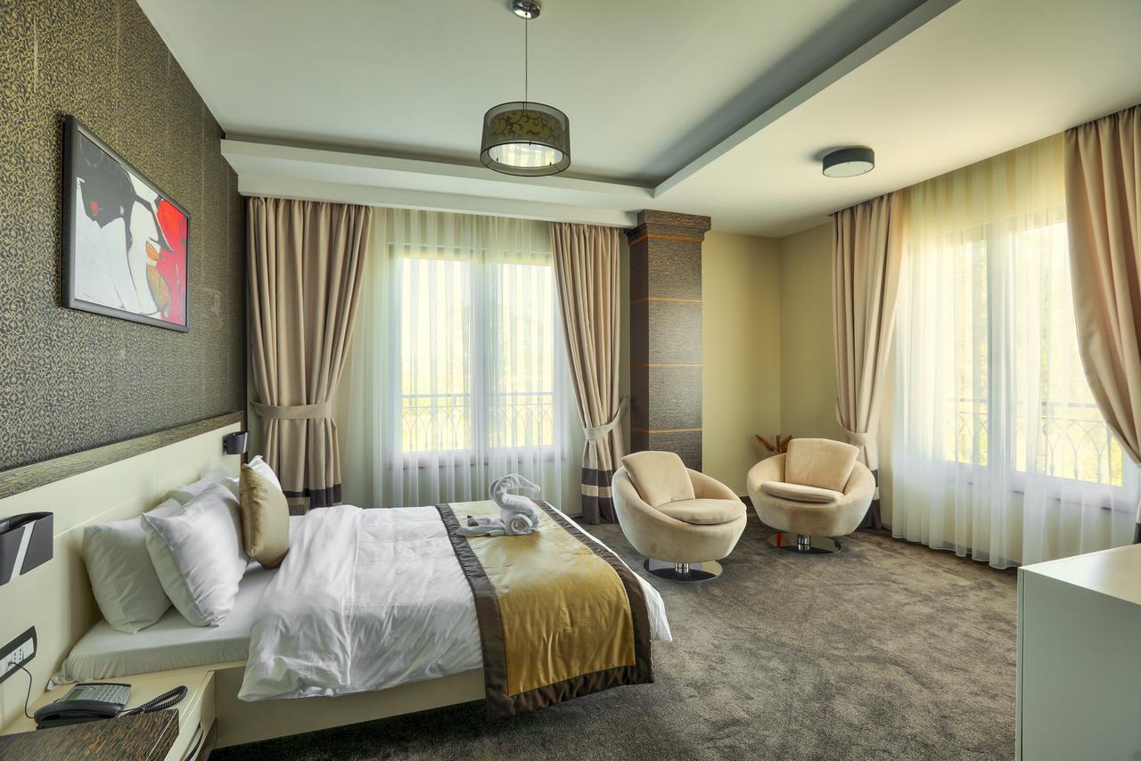 Amazona Hotel Приштина Екстер'єр фото