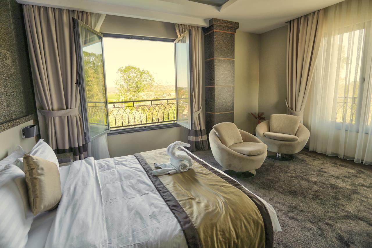 Amazona Hotel Приштина Екстер'єр фото