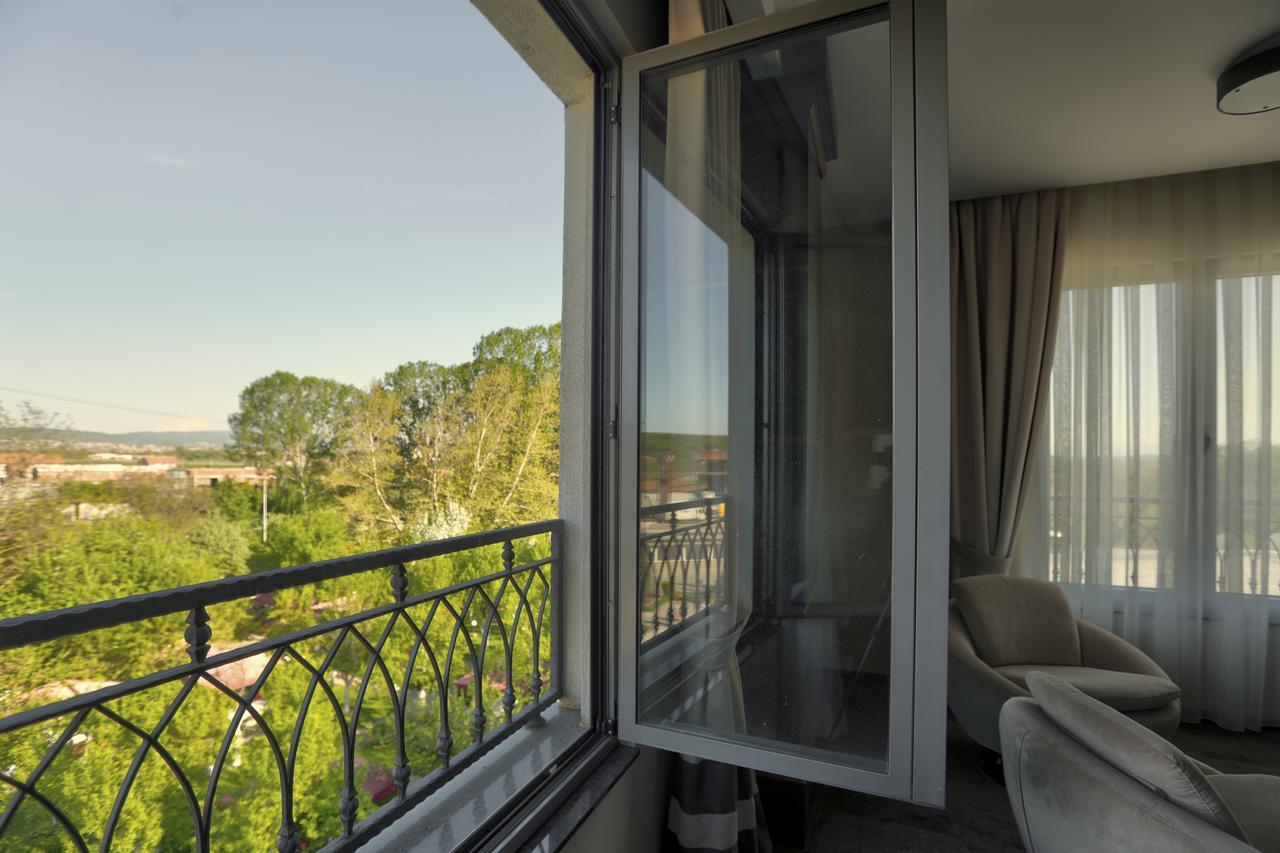 Amazona Hotel Приштина Екстер'єр фото