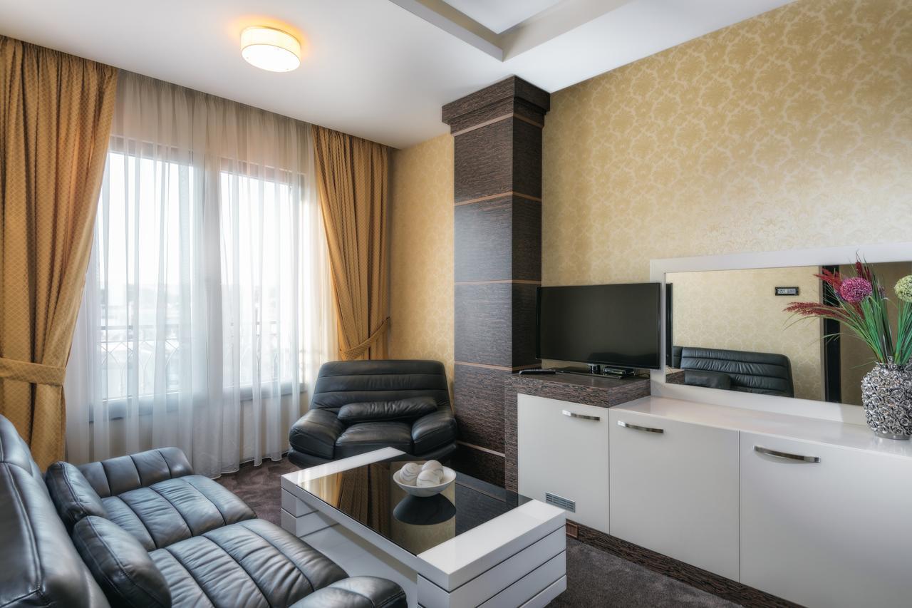 Amazona Hotel Приштина Екстер'єр фото