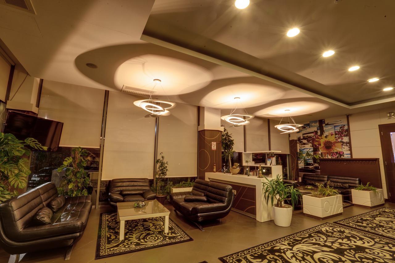 Amazona Hotel Приштина Екстер'єр фото