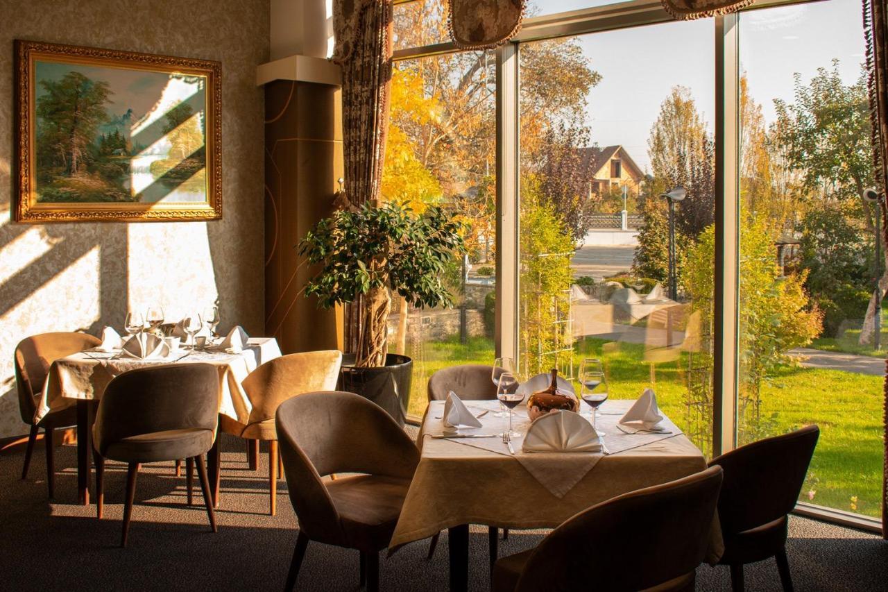 Amazona Hotel Приштина Екстер'єр фото